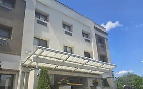 Best Western Roslyn-Long Island Hotel